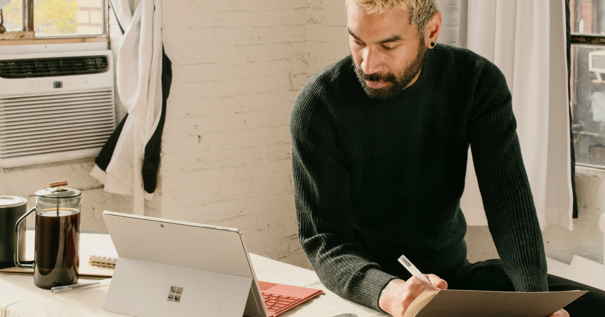 Applying for Jobs Over the Weekend: A Strategic Option, Not a No-Go